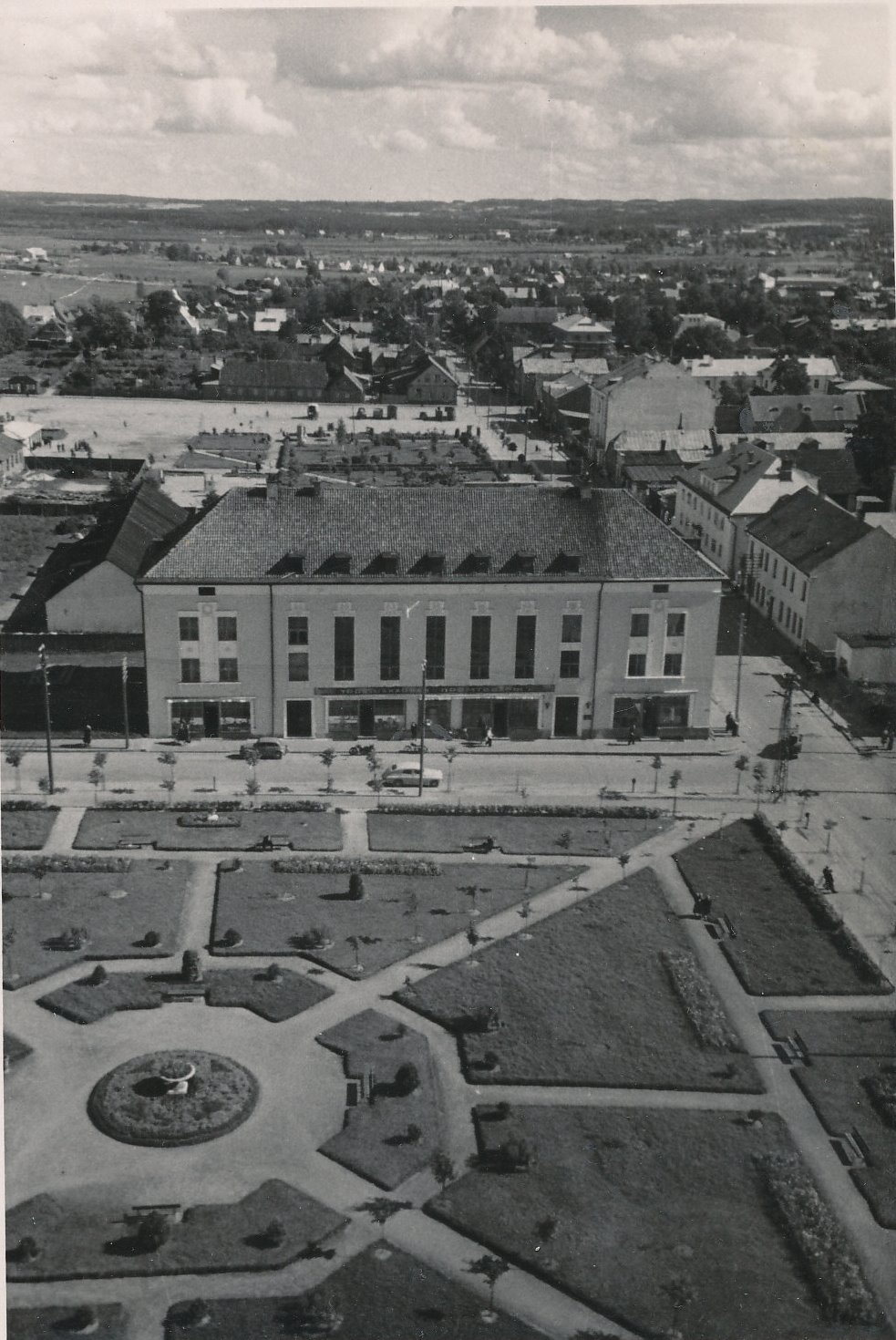 Foto Vaade Võru linnale Katariina kiriku tornist (Jüri tänava suunas). 1950-il.
