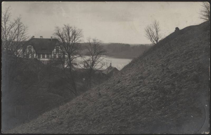 fotopostkaart, Viljandi, järv, org linna ja I Kirsimäe vahel, taga vaskul G. Rosenbergi maja, I Kirsimäe poolt, u 1910