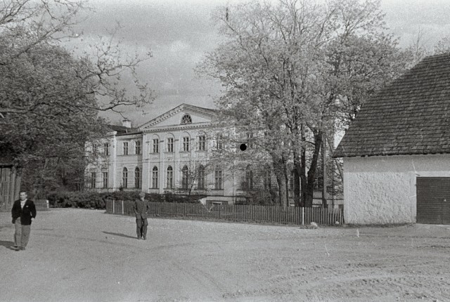 Behind the main building of Kuremaa Manor. 1960