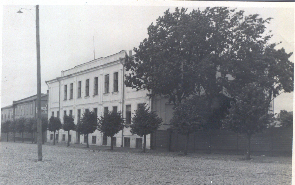 Album. Fotopostkaart. Võru Õpetajate Seminari hoone 1930.aastatel.