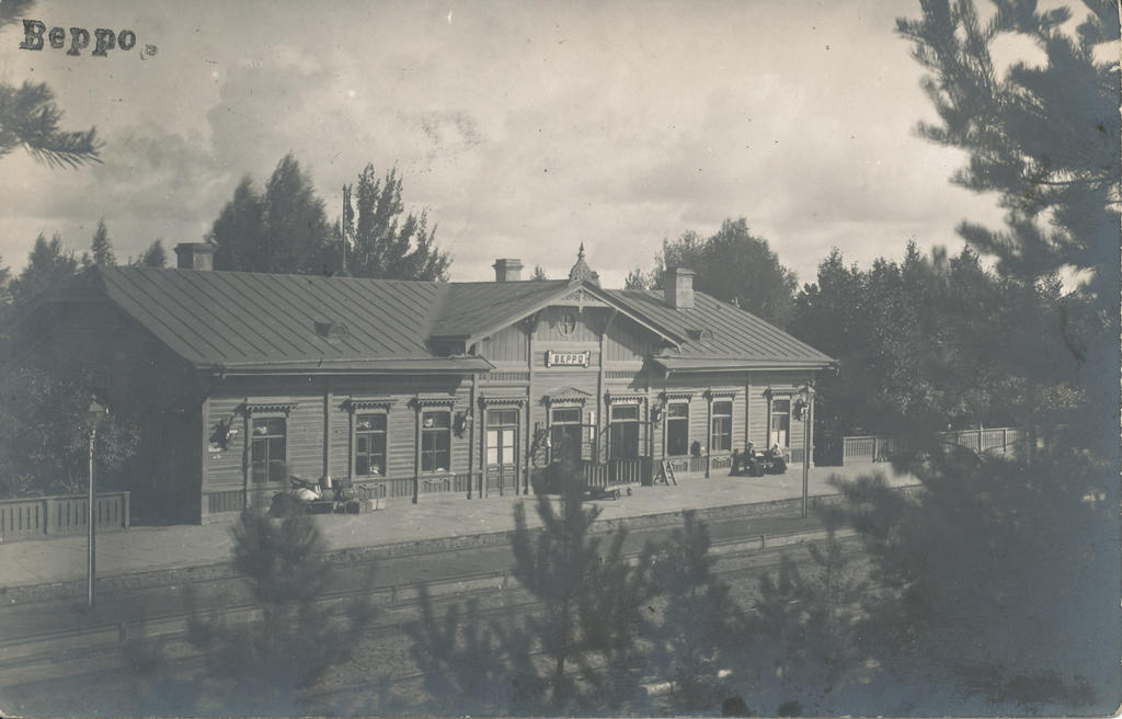 Fotopostkaart. Võru raudteejaama hoone XX sajandi alguses.