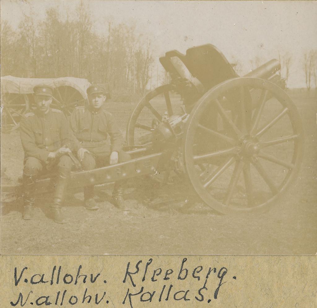 foto, vanemallohvitser Kleeberg ja nooremallohvitser Kallas.