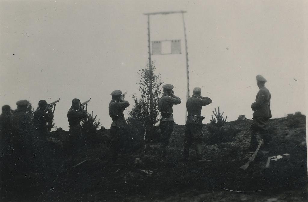 foto, Eesti sõjaväelased laskeharjutustel.