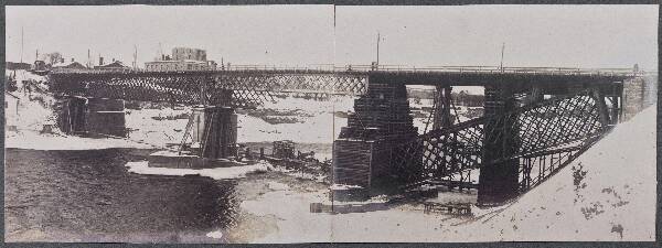 Narva sild vasakust küljest ja Narva varemed