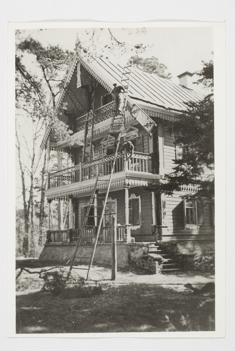 Ponomarjovi maja Keila jõe vasemal kaldal. Vaade metsa poolt. Pildistatud 20. sajandi 20. aastail.