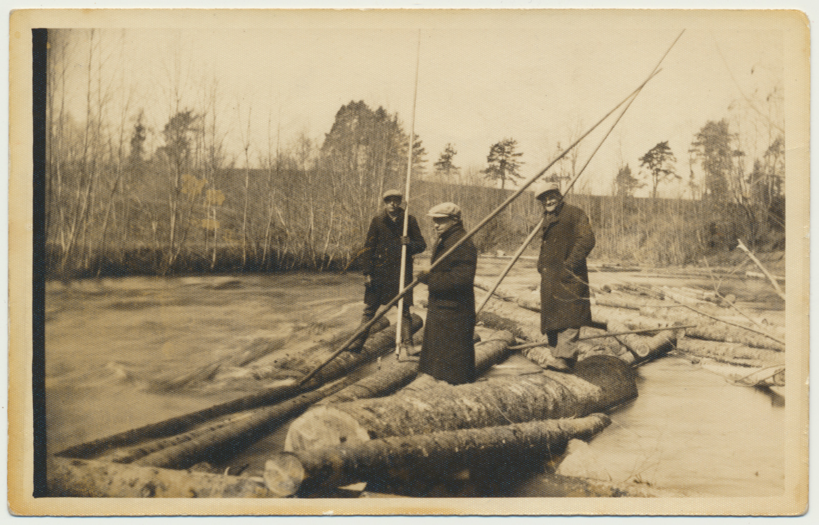 foto Kõpu khk, Kõpu jõgi, palgiparvetus, u 1925 foto K.Palmeus