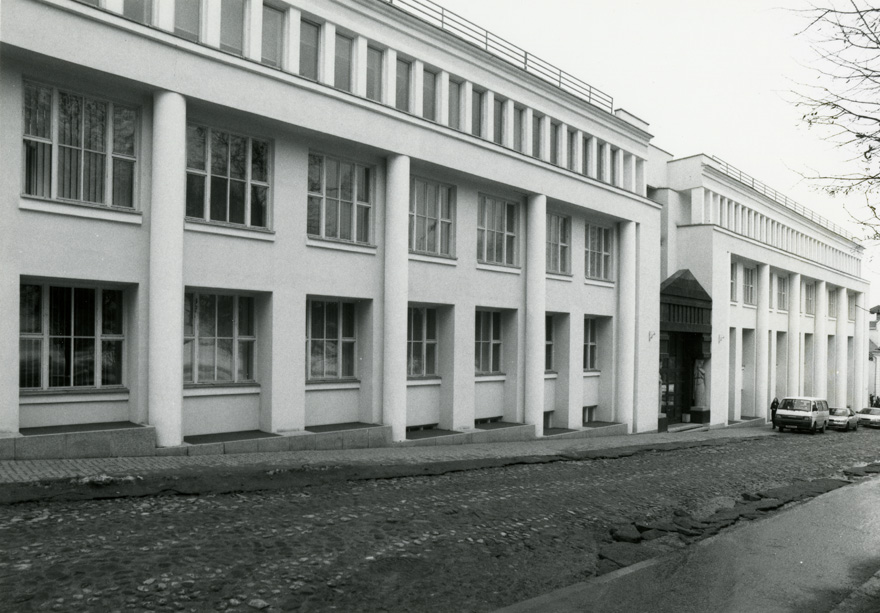 Tartu Ülikooli humanitaarteaduste õppehoone, eestvaade. Arhitekt Andres Tambek