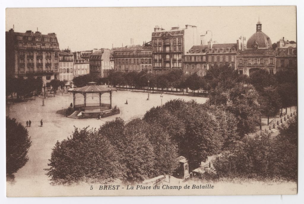 Prantsusmaa linna Bresti vaade: La Place du Champ de Bataille