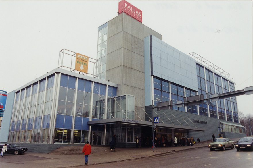 Tartu teenindusmaja rekonstruktsioon hotelliks, eestvaade. Arhitektid Vilen Künnapu, Ain Padrik, Eero Palm