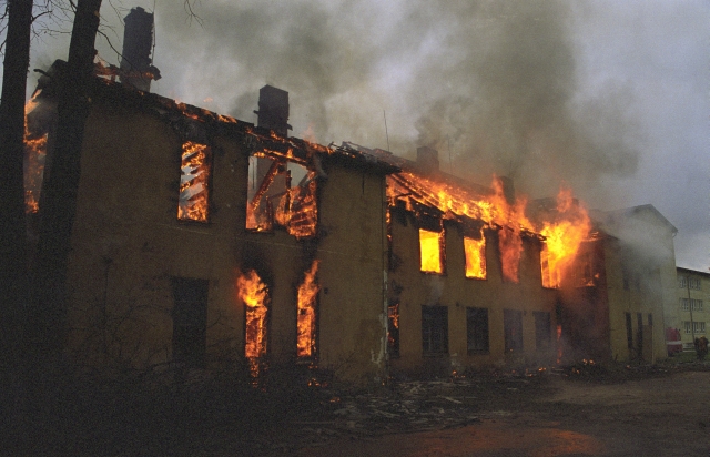 Nõo kool, leekides koolimaja