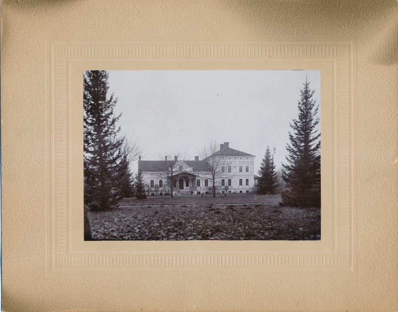foto papil Viljandi mõis, peahoone (nn Uus loss), ees park u 1905 foto J.Riet
