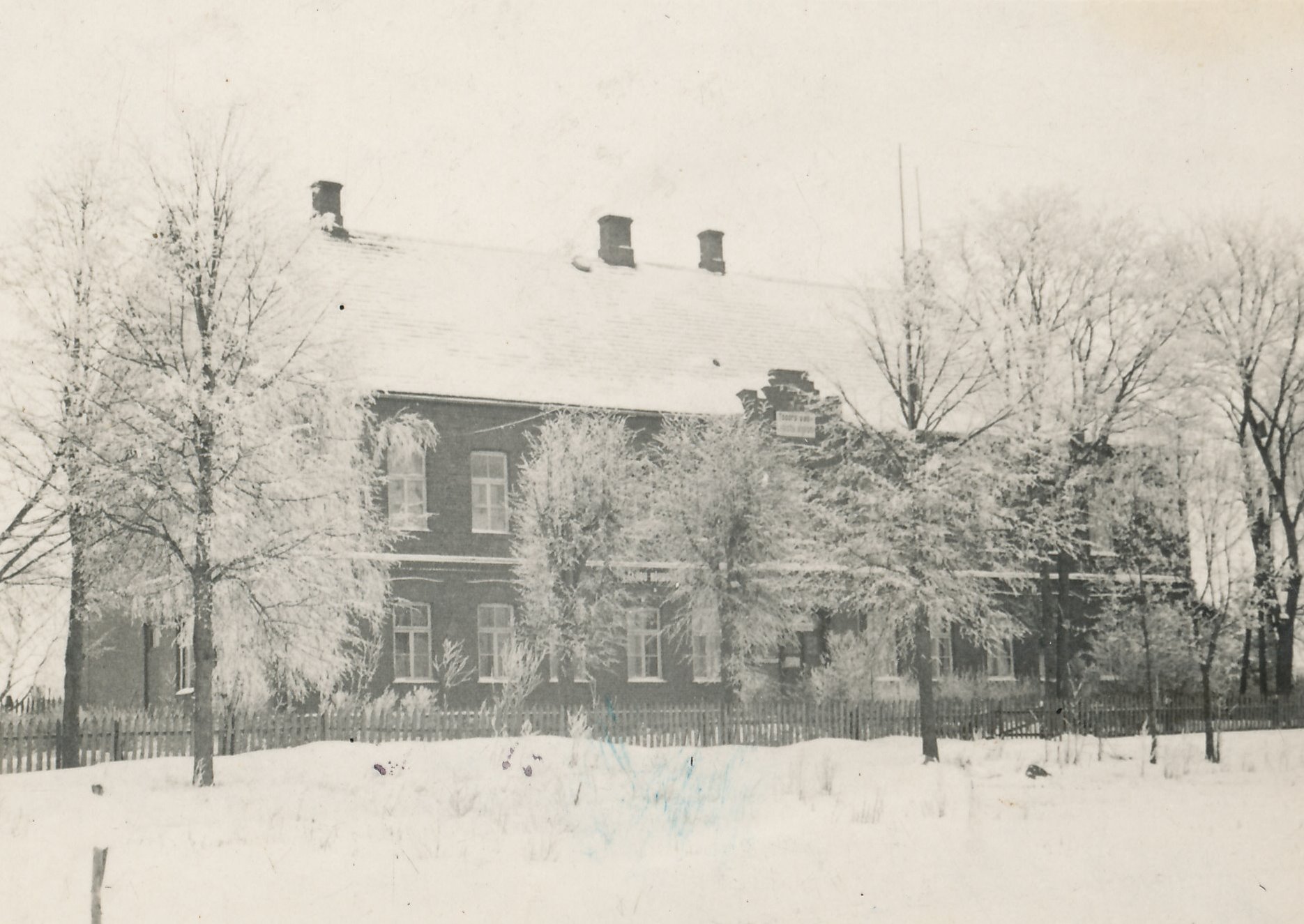 Foto.  Lepistu koolihoone 1940/41.a.