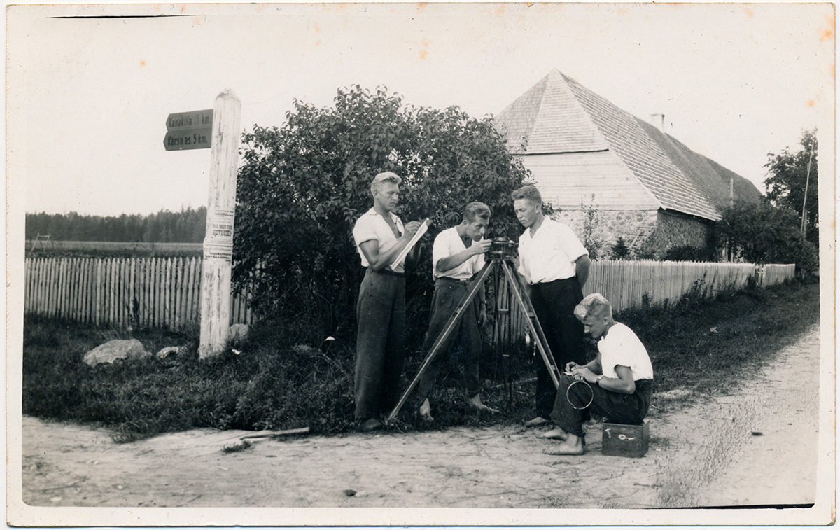 Planning a polygon with a astro-lab and a tape in the summer of 1937 at Metsakool, behind the Volveti gym building.