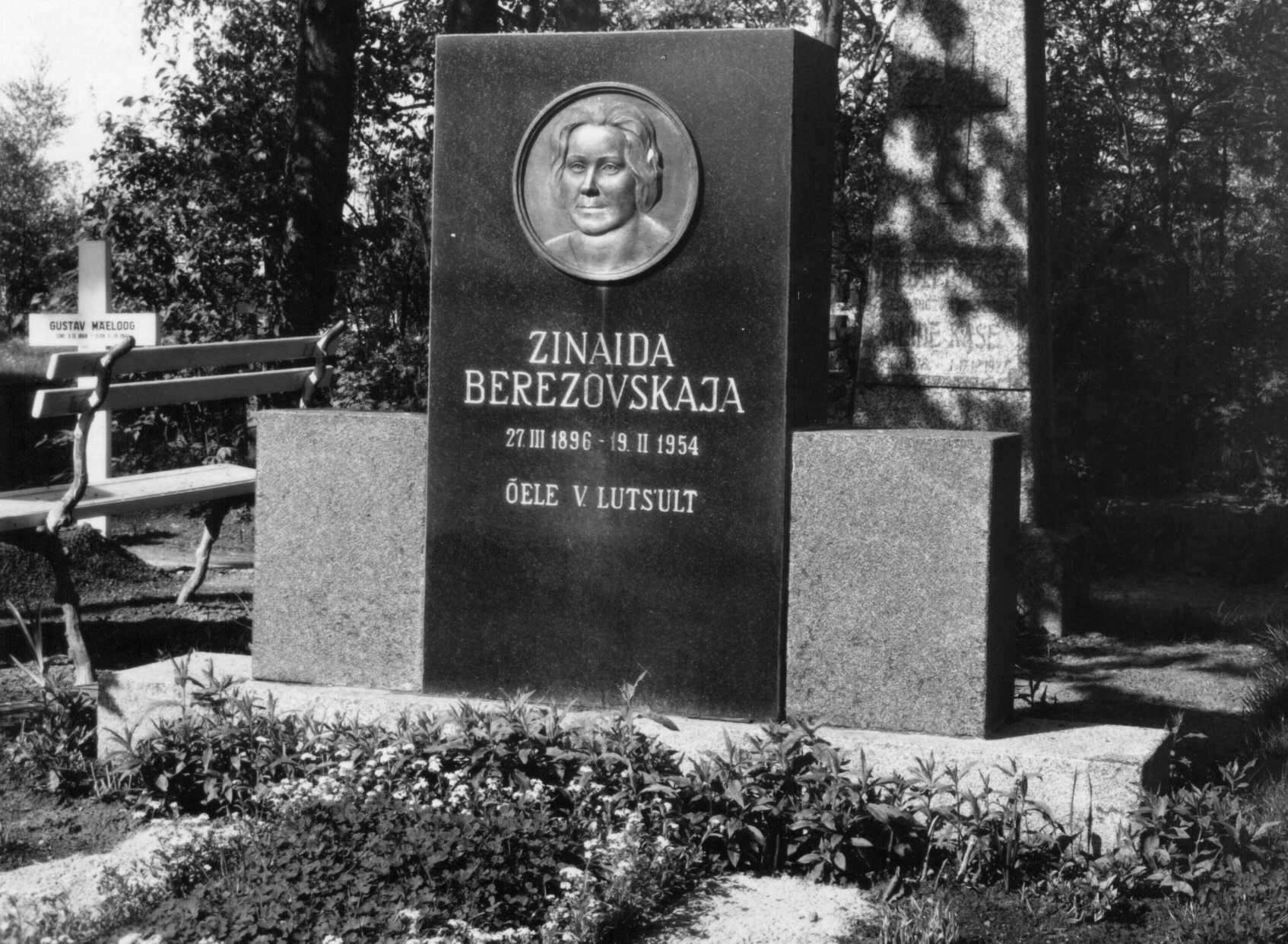 Hauasammas: Zinaida Berezovskaja (skulptor E. Taniloo),  Ropka-Tamme kalmistu.  Tartu, 1964.