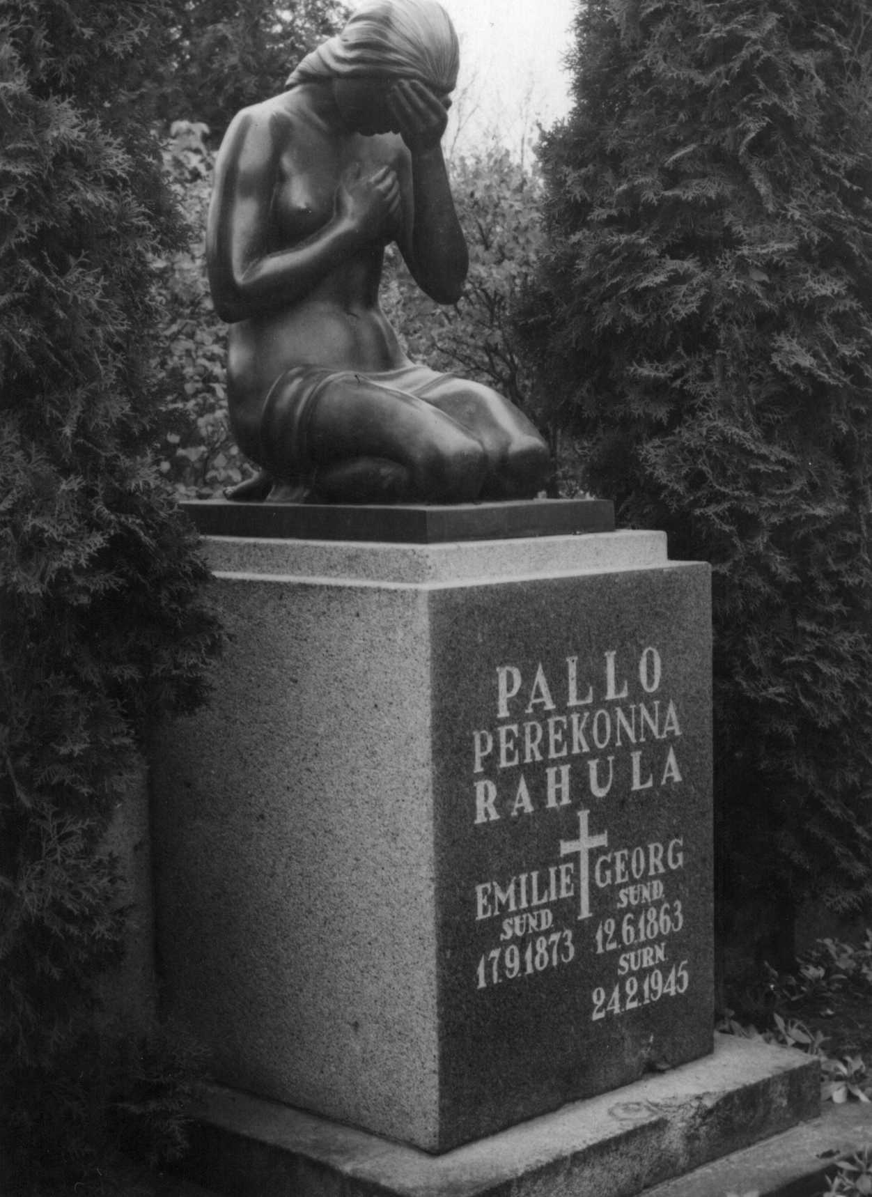 Hauasammas: leinava neiu skulptuur (skulptor A. Starkopf). Perekond Pallo rahula. Tartu, 1960-1965.