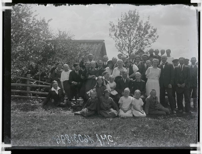 klaasnegatiiv, mehed, naised, lapsed pidulikes riietes, Lõõla 1920-ndad a.
