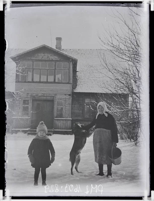 klaasnegatiiv, naine ja väike laps, 1920-30-ndad a.