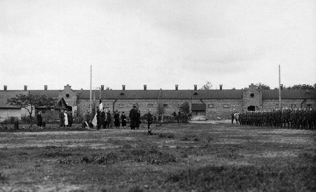 Lembitu kasarmu plats: 2. üksiku jalaväepataljoni noorsõdurite vannutamine. Tartu, 25.05.1934.