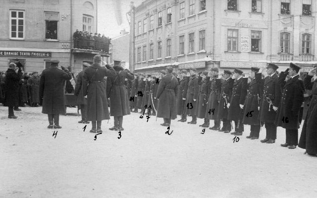 Eesti Vabariigi aastapäev: Vabaduse Ristide (Vabadusristide)  kätteandmine Raekoja platsil. Tartu, 24.02.1924.