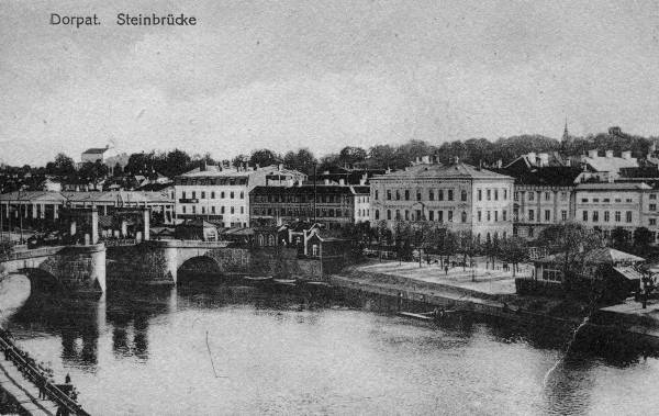 Emajõgi ja Kivisild. Kesklinna hooned ja park paremkaldal. Tartu, ca 1918.