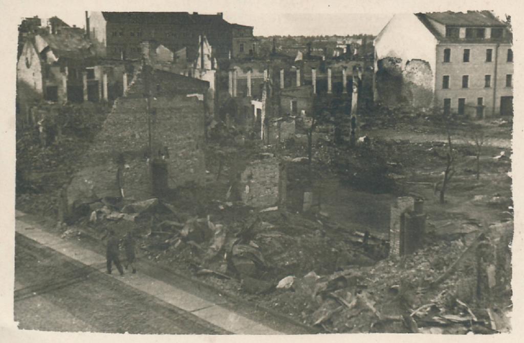 Tartu linnavaade. Varemed Aleksandri, Uueturu ja Võidu (Promenaadi) tn kvartalis. 1941.a.