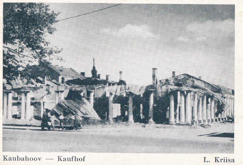Tartu linnavaade. Kaubahoovi varemed. 1944.a.