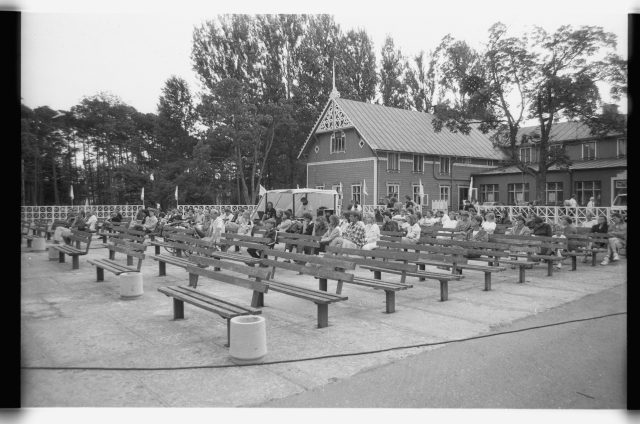 Festival Fiesta 1992, kontsert Pärnu Rannasalongi (Kuursaali) taga kõlakojas; publik