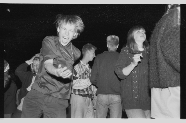 Festival Fiesta 1992, öine kontsert Pärnu Munamäel; publik
