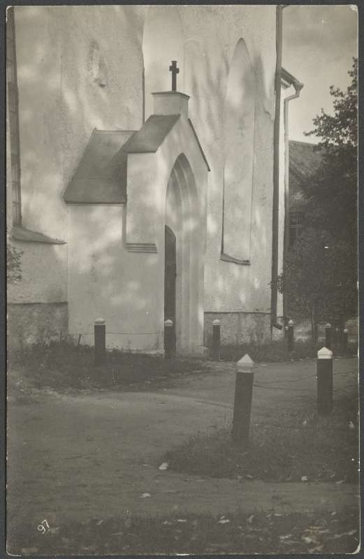 fotopostkaart, Viljandi, Jaani kirik, sissekäik, u 1910 foto J Riet?
