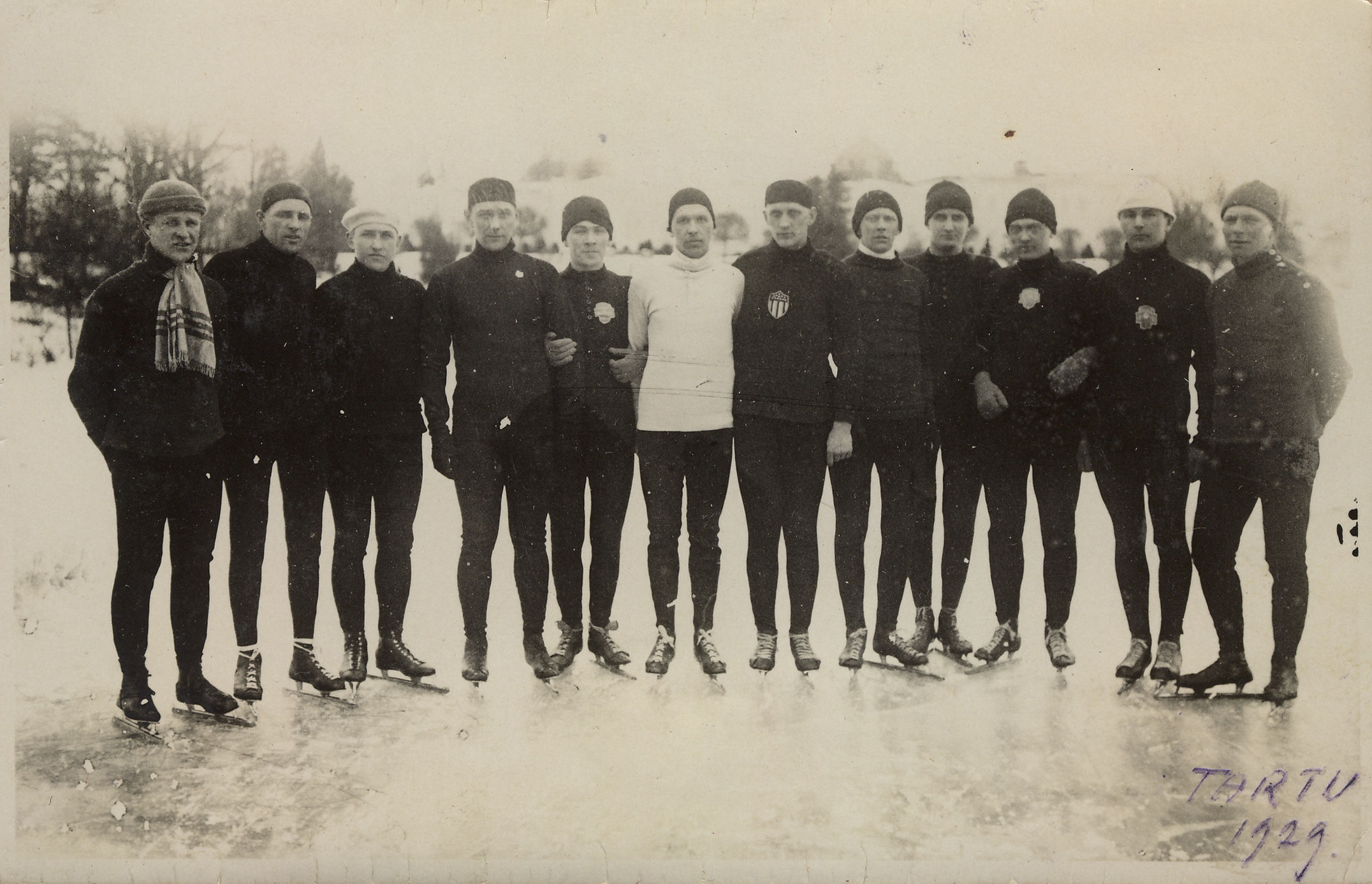 Grupp uisutajaid Tartus