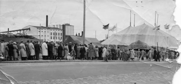Circus Sariola in Helsinki in August 1951 - Finland-Sweden during landings
