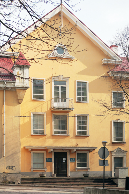 Eesti Mereakadeemia hoone ja end Saksa Reaalkool Luise tänaval, vaade peasissepääsule. Arhitekt Erich Jacoby