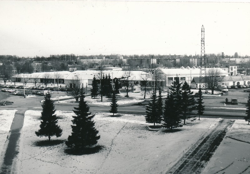 Üldvaade: Tartu avaturg. Taga Annelinna majad. 1998. Foto Aldo Luud.