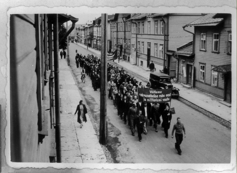 21.juuni 1940.a. sündmused Tallinnas. Grupp demonstrante äärelinnas.