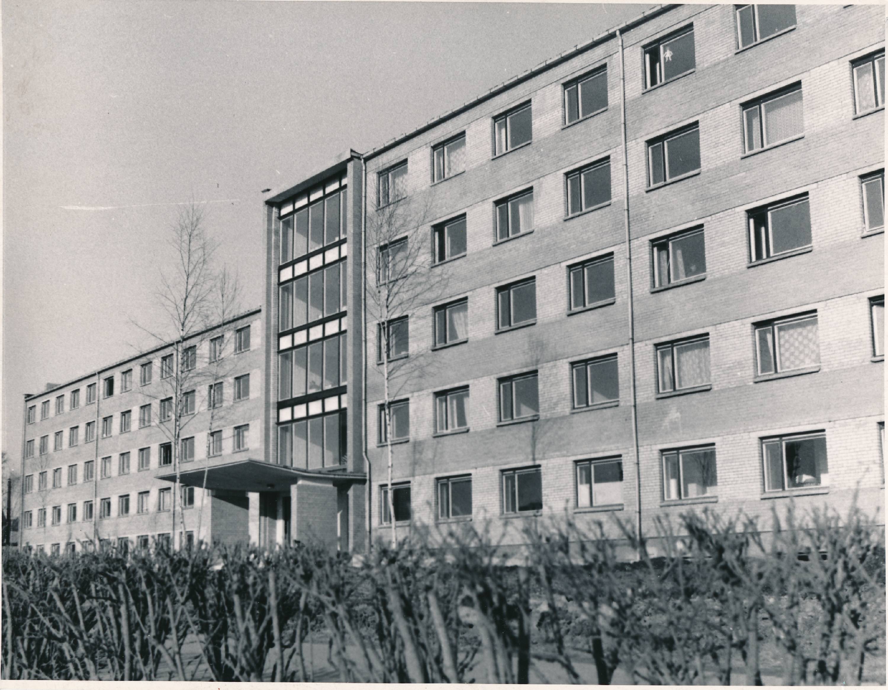 Tartu linnavaade. Tartu Ülikooli ühiselamu, Narva mnt. 1967.a.