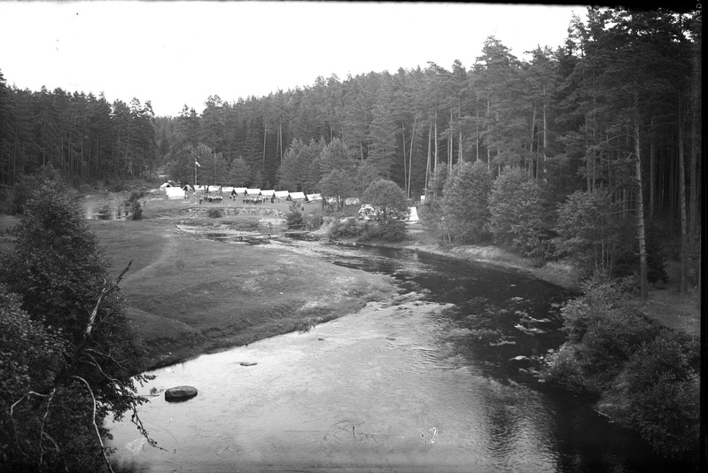 Taevaskoda, Ahja jõgi.