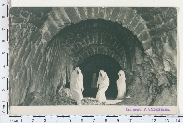 Narva maa - alune käik, dekoreerinud kunstnik P. Aren