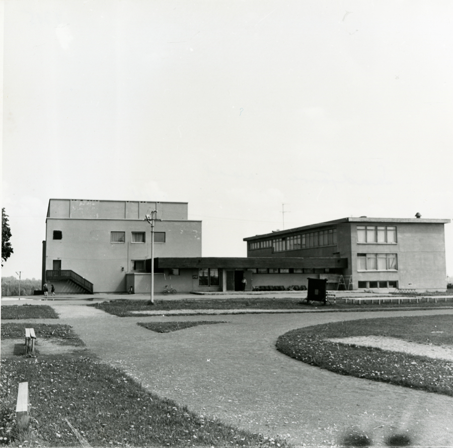 Saadjärve kool, eestvaade