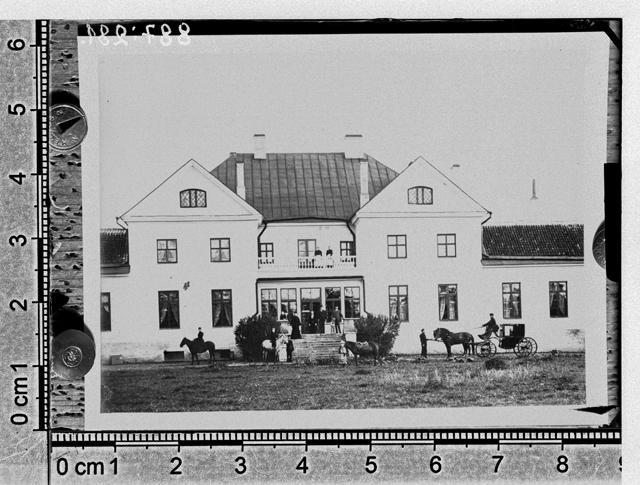 Maardu mõis (Maart), härrastemaja esikülg 1900, maja ees tõld. Jõelähtme khk