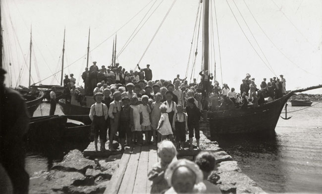 Entertainment trip to Estonia, Tytärsaari; cover guests from Varud's vpk (and Säm's youth career?)