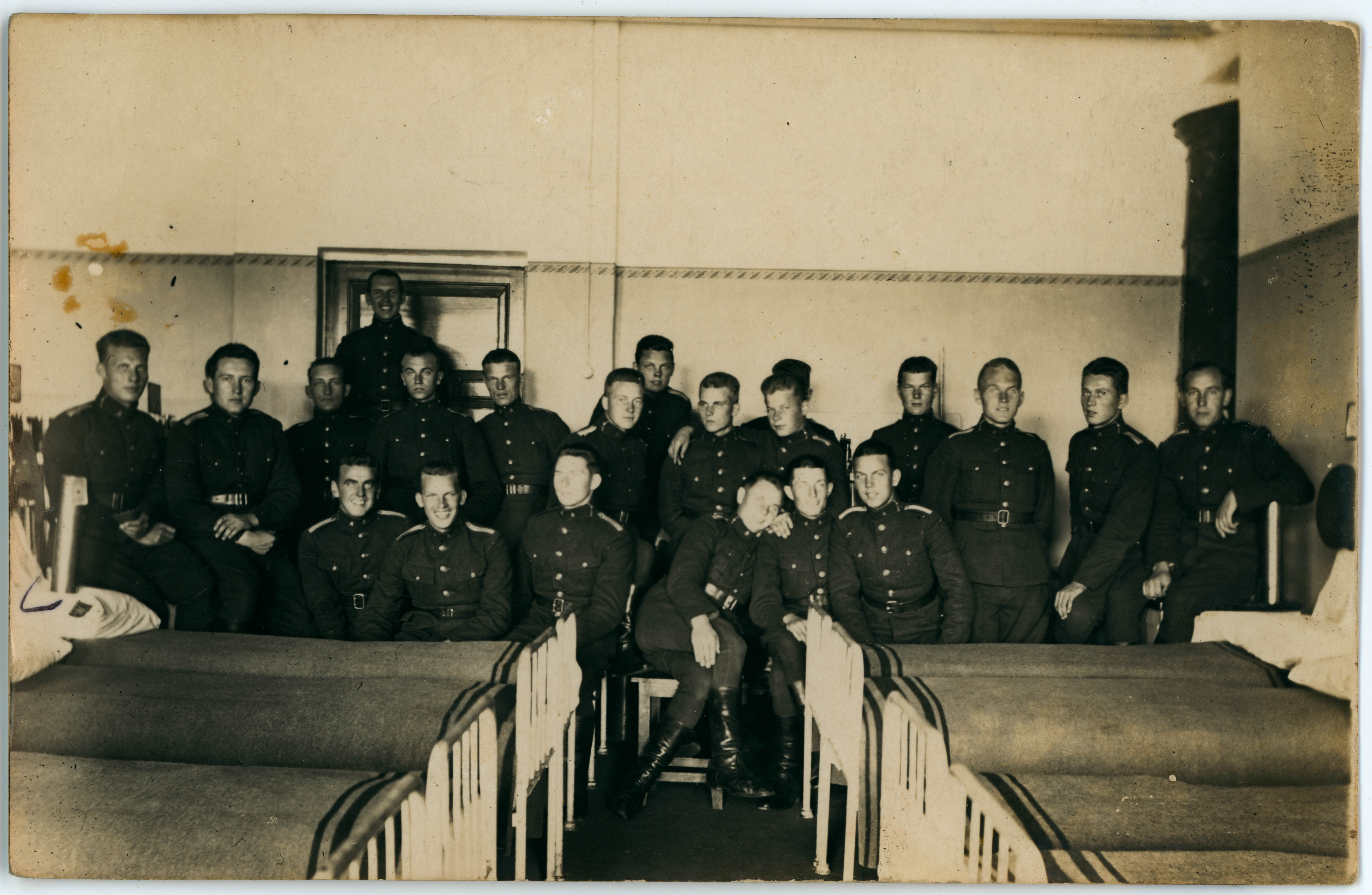 Kadetid kasarmu magamisruumis