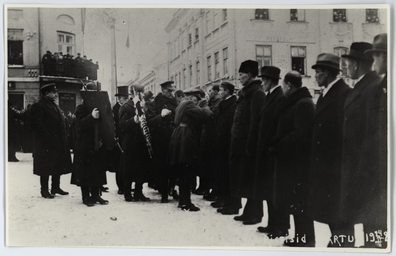 foto, Vabadusristide jagamine Tartus. 24.veebruar 1922.