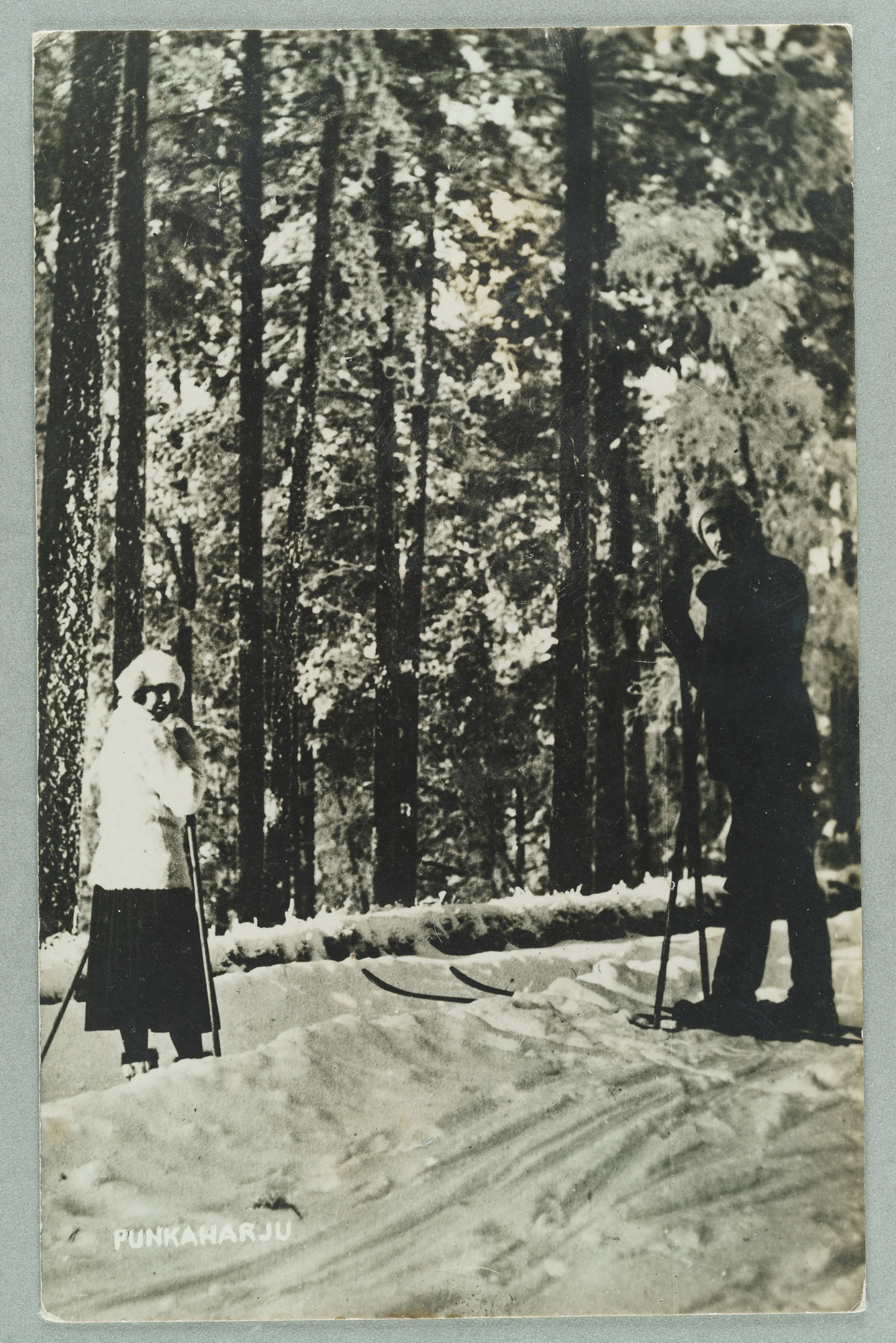 Skiers on the road to the ridge, unspecified place, north-west