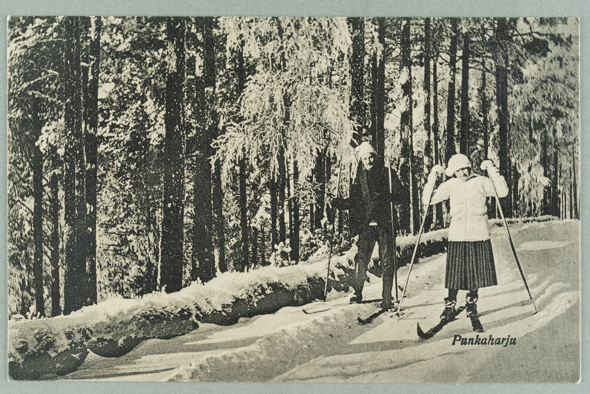 Skiers on the road to the ridge, unspecified place, north-west