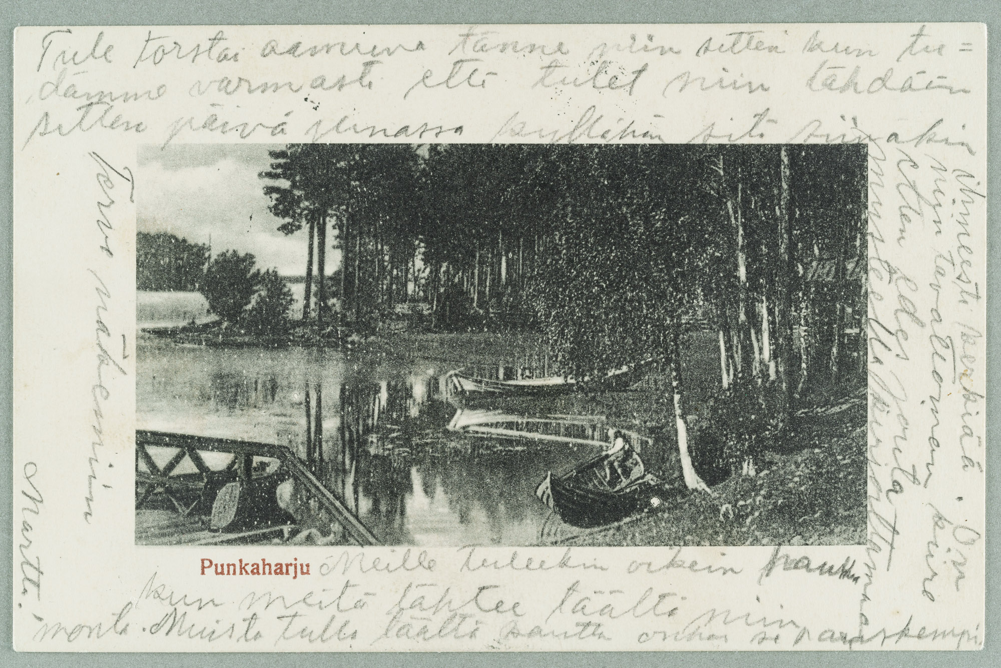 The beach of the Valtion Hotel: on the left ship lighter and behind the Kirkkosaar