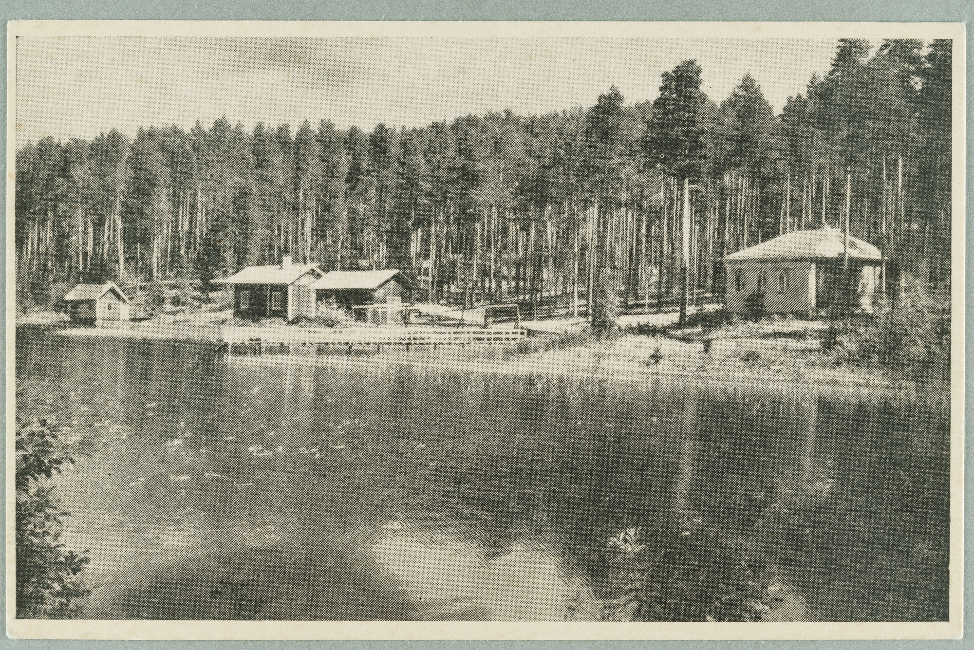 The beach of Valtion Hotel/Punkaharju Lomakyla: summer apartment of Lomakyla staff (ent. Swimming room, washing room, cabinet, sauna