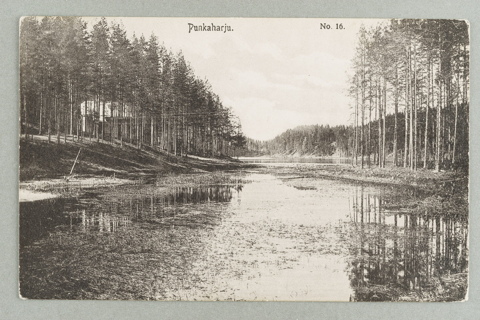 On the left Takaharjun guard room, on the back of the White Paper