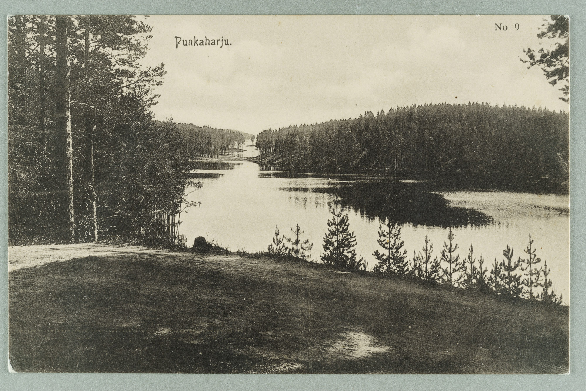 View line: interior trainee-Valkialampi train and Takaharju