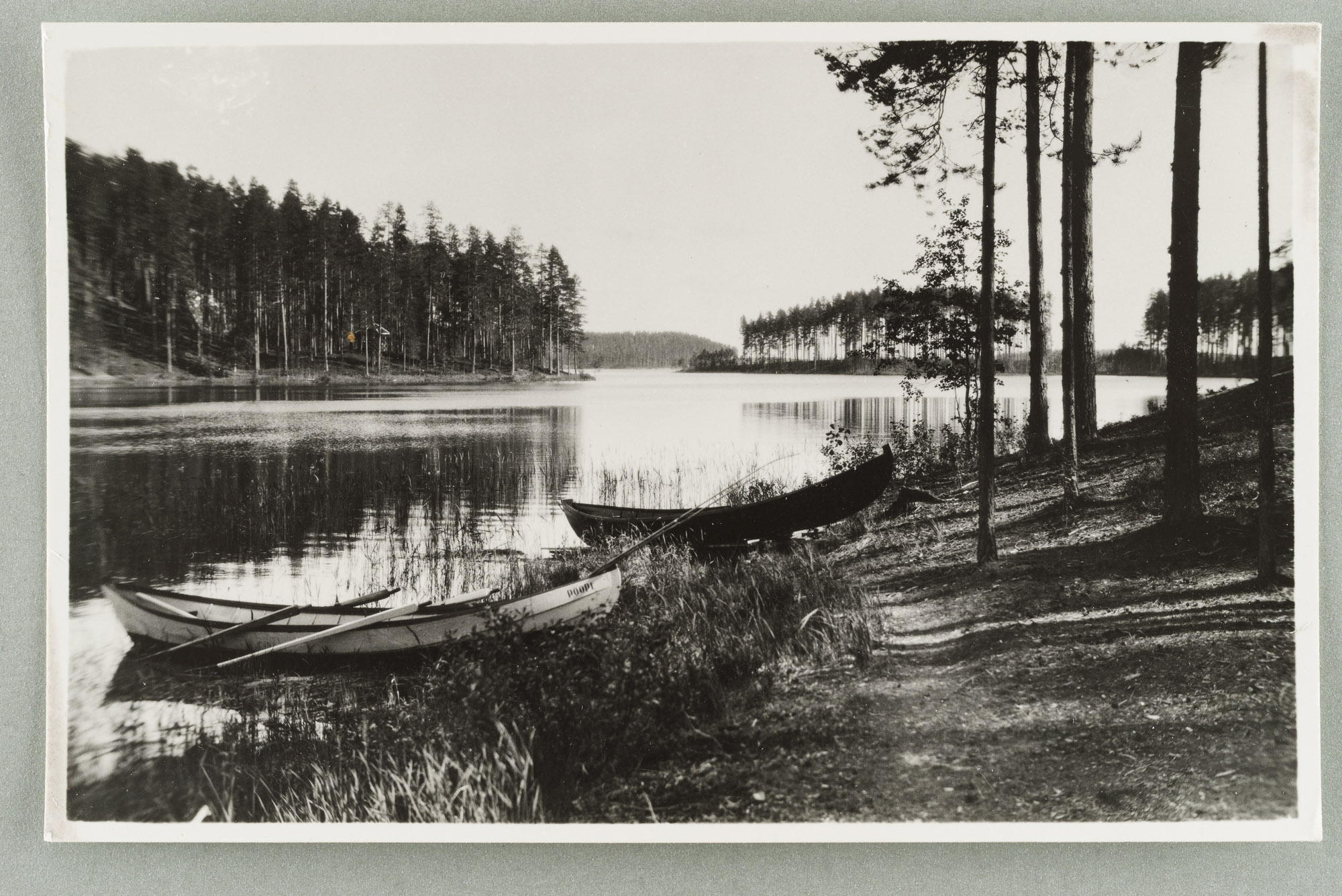 From the beach of Takaharjui to Äijönlahde, left brush and Kirkkoniemi (paviljonki), right Silvonniemi