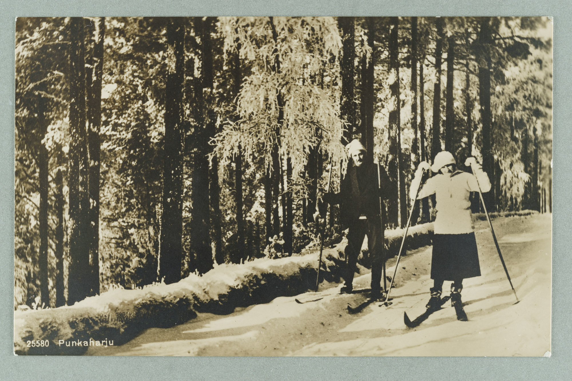 Skiers on the road to the ridge, unspecified place, north-west
